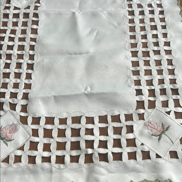 Table Runner - Picture 9 of 12